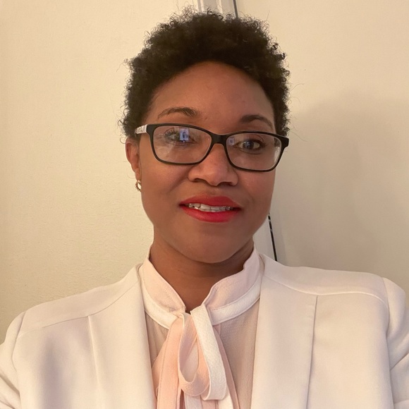 Meet your Posher, Kay - Picture 4 of 5